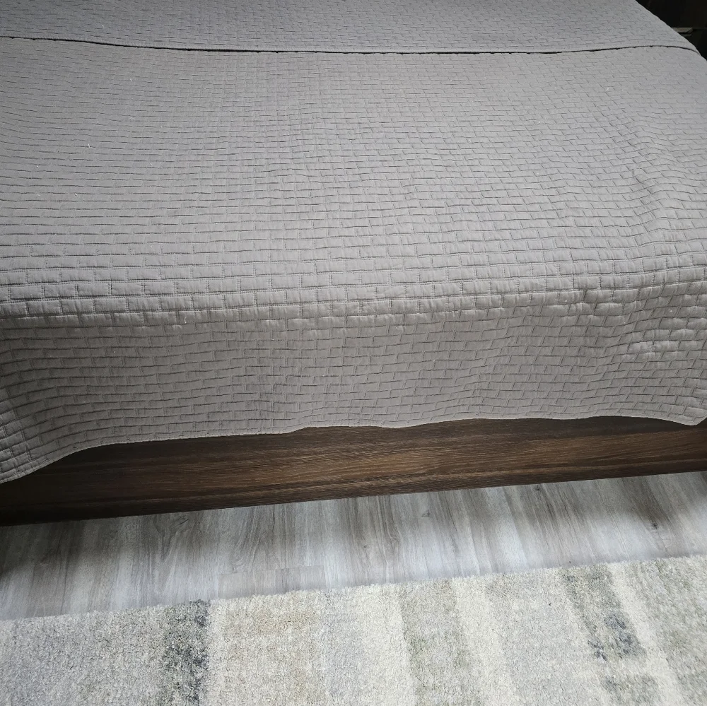 Elegant Gray Quilted Bedspread